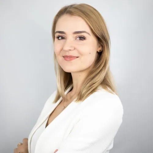 aleks-white-white-6h3g3oan1hb0